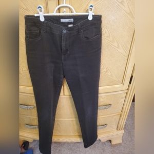 Chicos platinum black jeans. Chicos sz 1. Us sz 8. Ex con